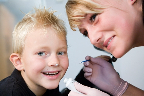 Als Kinderzahnarzt ist ALL DENTE auf die Kinderzahnheilkunde spezialisiert.